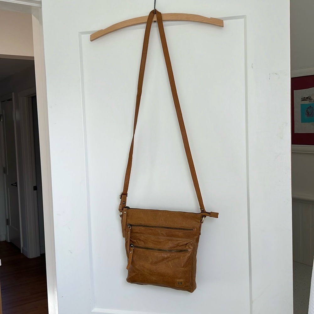 Wise Owl crossbody handbag distressed leather excellent condition!